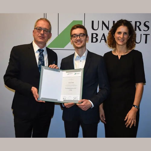 Joshua Pohle beim Presidents Dinner mit Prof. Dr. Stefan Leible und Prof. Dr. Susanne Tittlbach