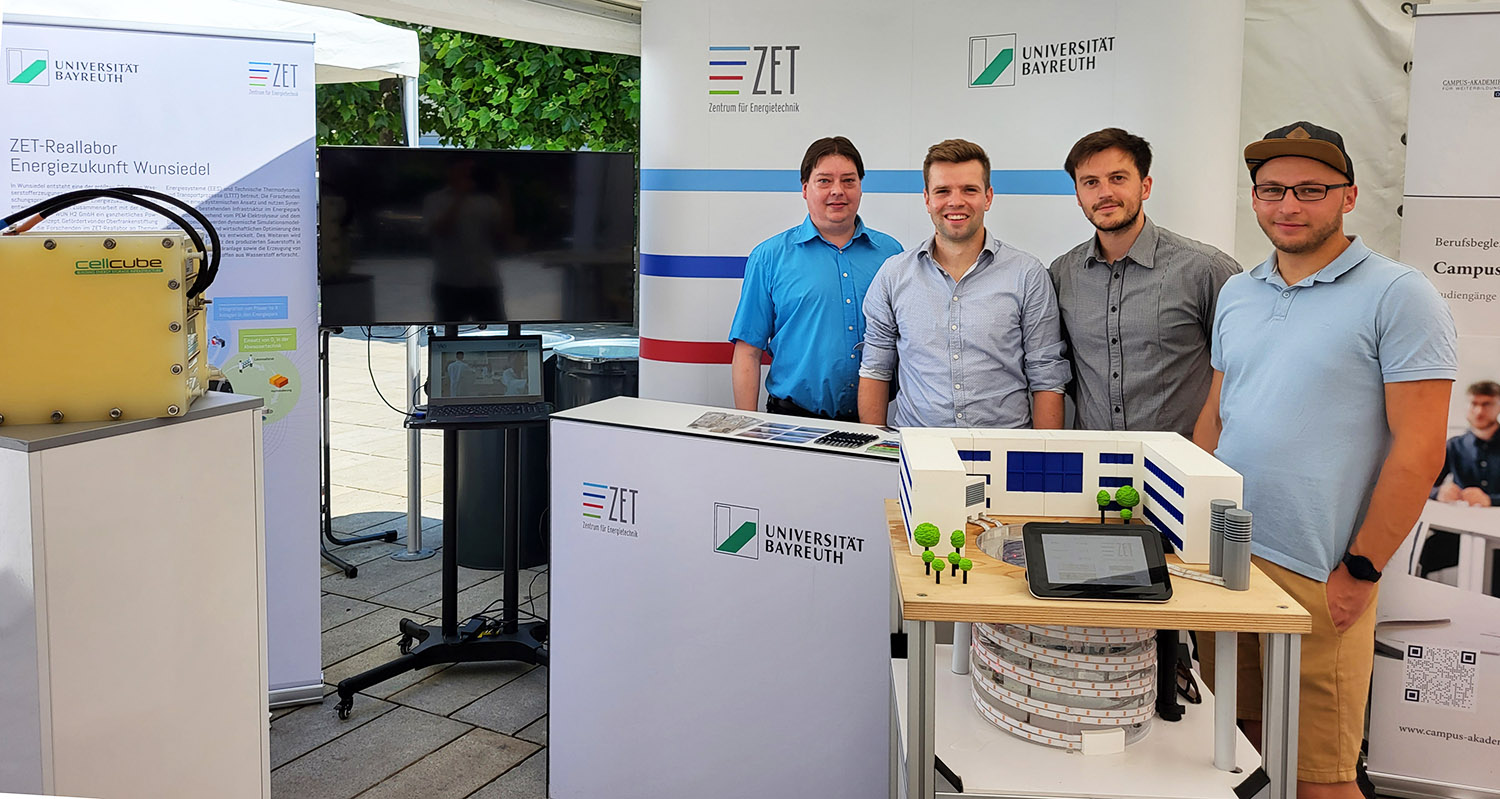 die Mitarbeiter des ZET am Infostand bei "Bayreuth Innovativ"