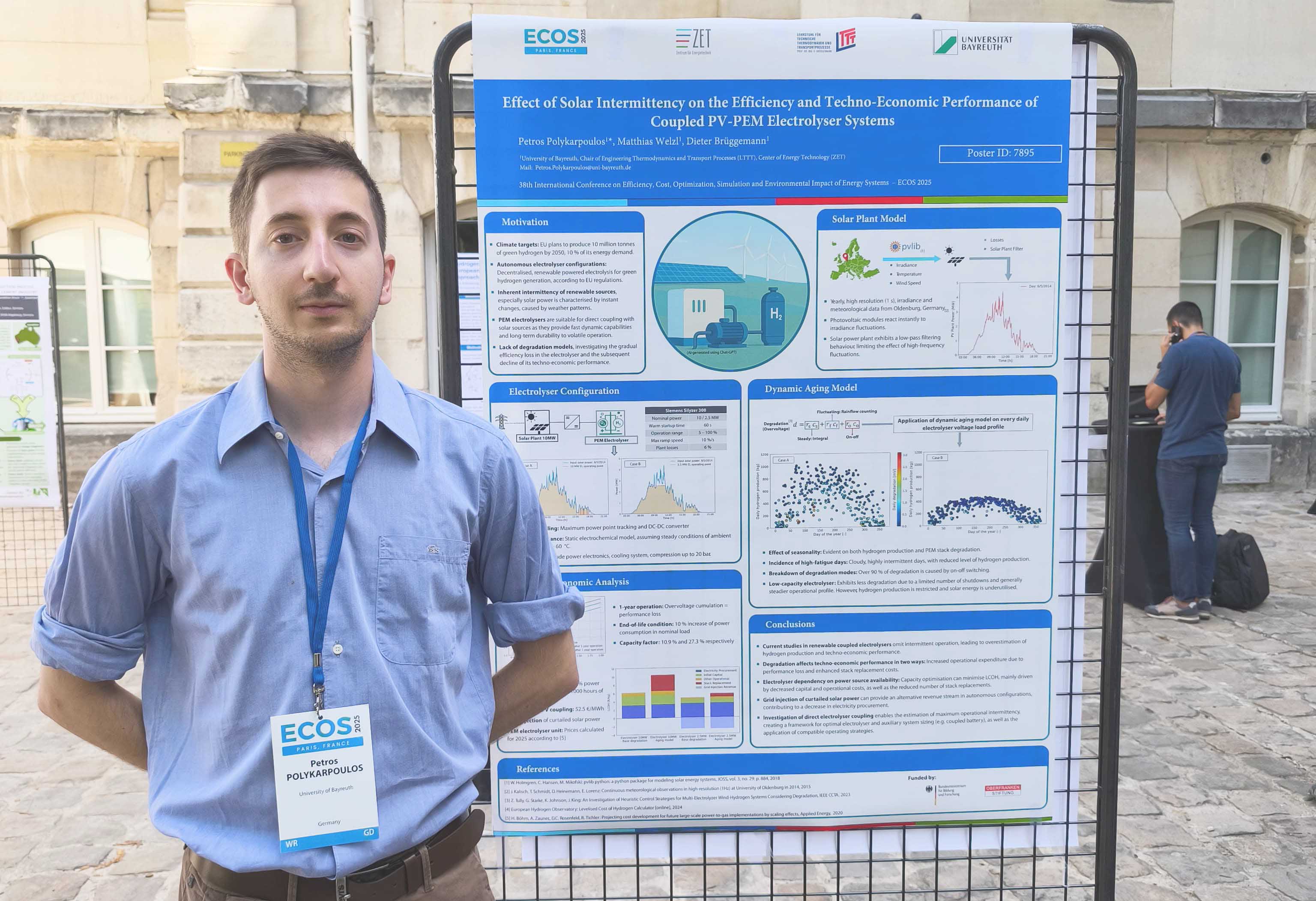 Petros Polykarpoulos mit seinem Posterbeitrag